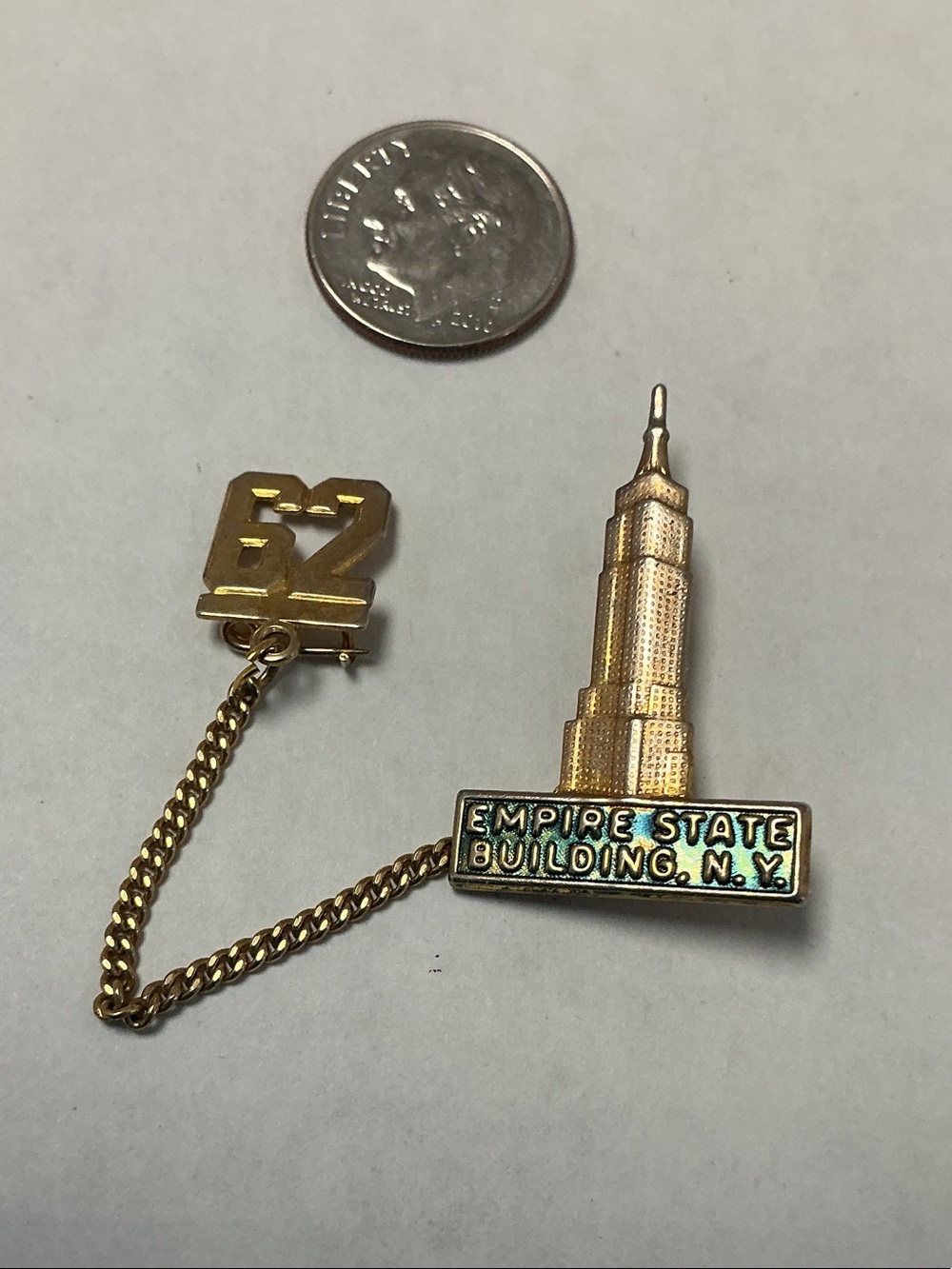 Vintage 1962 Gold Empire State Building Lapel Tie Souvenir Pin
